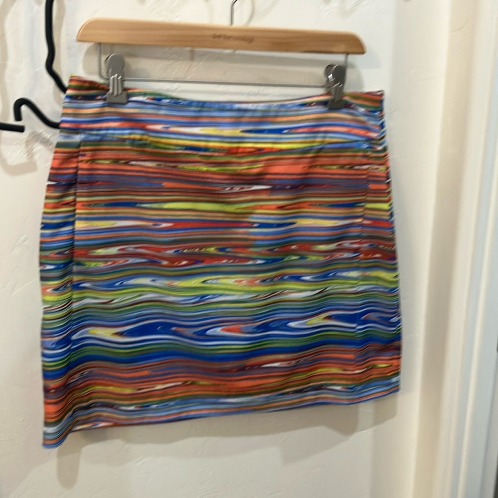EUC EP Sport side zip skirt with side pockets and one button pocket in back